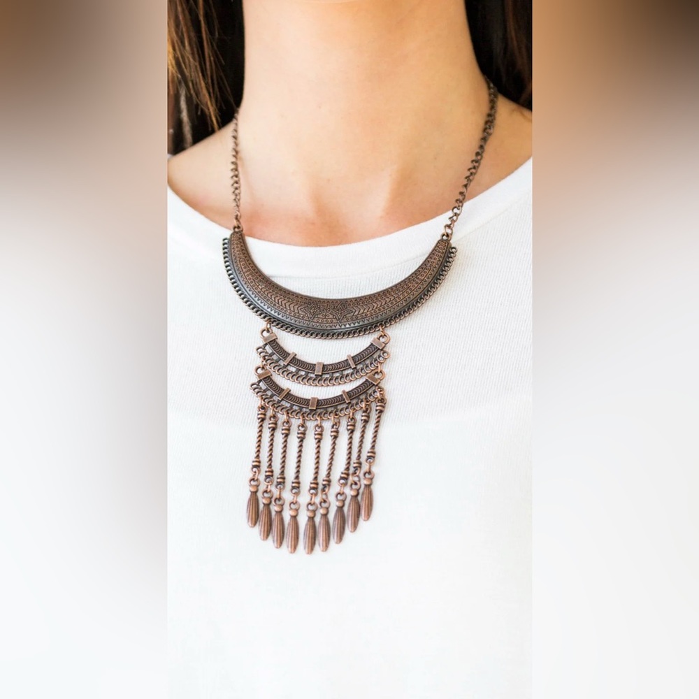 In The Sparrow’s Corner Necklace & Earrings Set